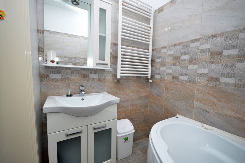 Bucurestii Noi Chitila bloc nou etaj 1, mobilat, loc parcare subteran, boxa