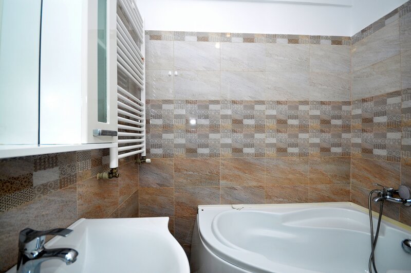 Bucurestii Noi Chitila bloc nou etaj 1, mobilat, loc parcare subteran, boxa